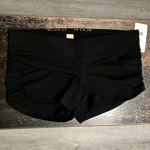 NWT Lucy black guru yoga shorts w/ gathered sides. Size medium.